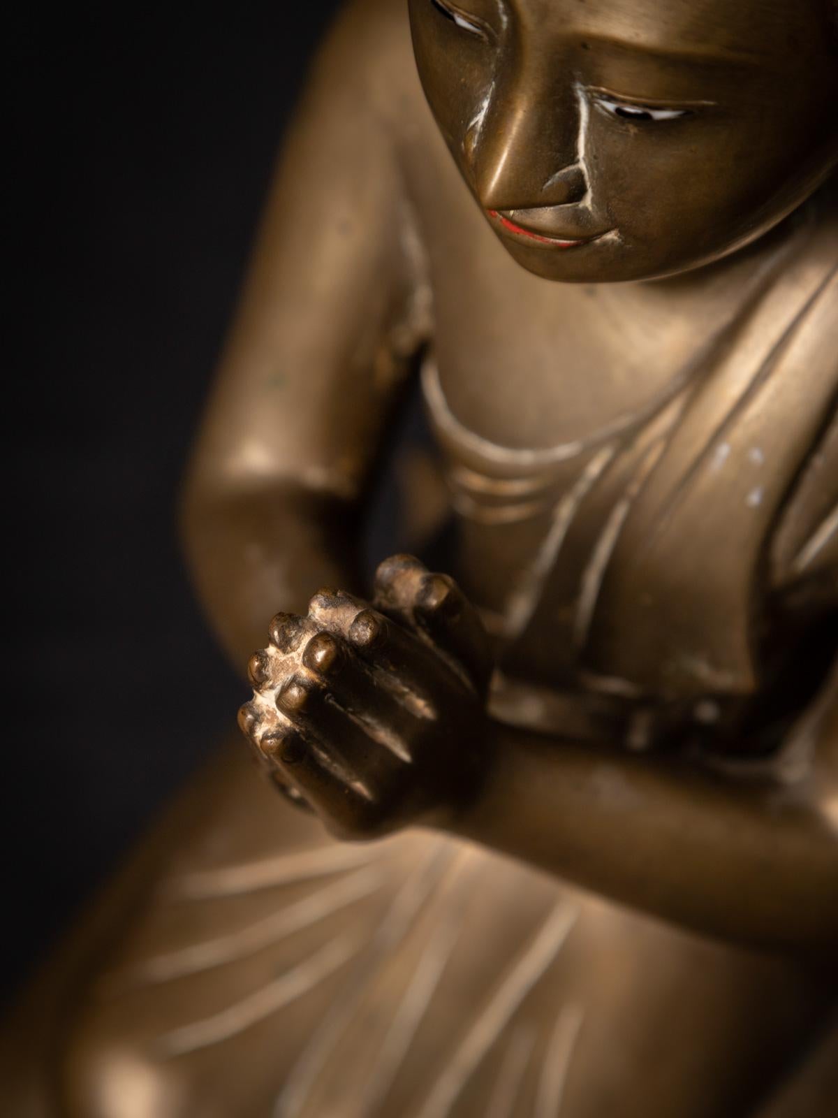19th century Antique bronze Burmese Monk statue in Namaskara Mudra For Sale 14