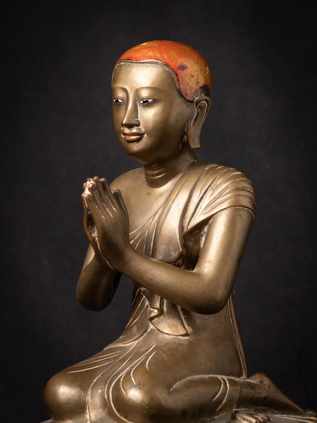 19th century Antique bronze Burmese Monk statue in Namaskara Mudra In Good Condition For Sale In DEVENTER, NL