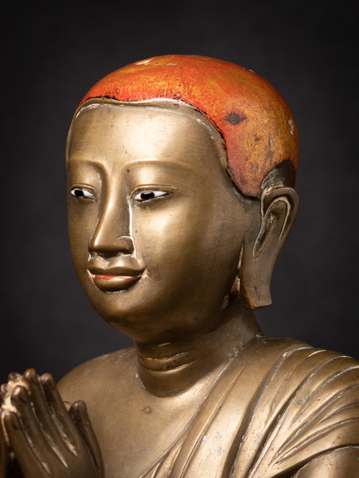 19th century Antique bronze Burmese Monk statue in Namaskara Mudra For Sale 3