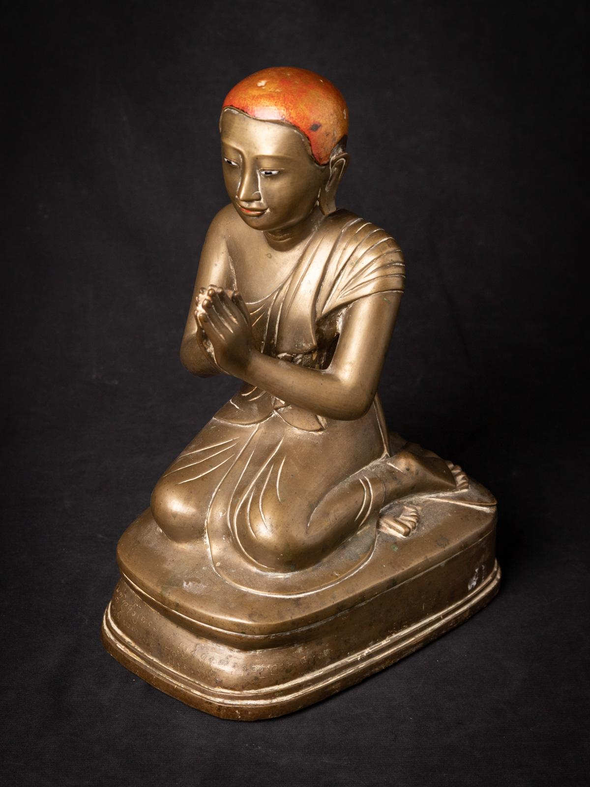 19th century Antique bronze Burmese Monk statue in Namaskara Mudra For Sale 4