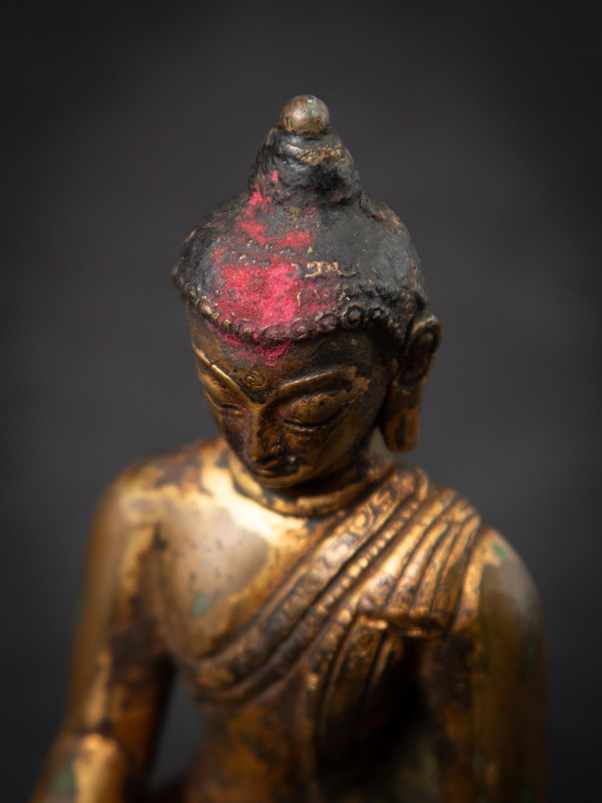 Burmese 19th century Antique bronze Nepali Buddha statue from Nepal For Sale