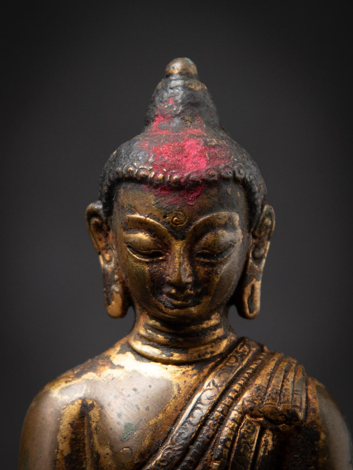 19th century Antique bronze Nepali Buddha statue from Nepal In Good Condition For Sale In DEVENTER, NL