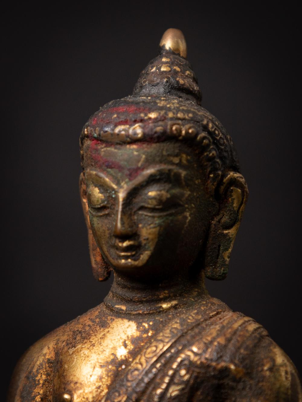 19th century antique bronze Nepali Buddha statue in Bhumisparsha Mudra For Sale 5