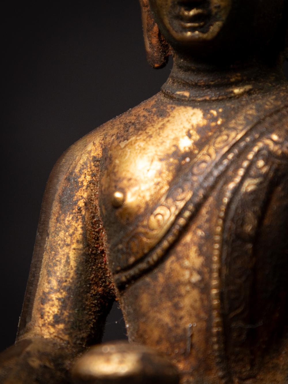 19th century antique bronze Nepali Buddha statue in Bhumisparsha Mudra For Sale 6