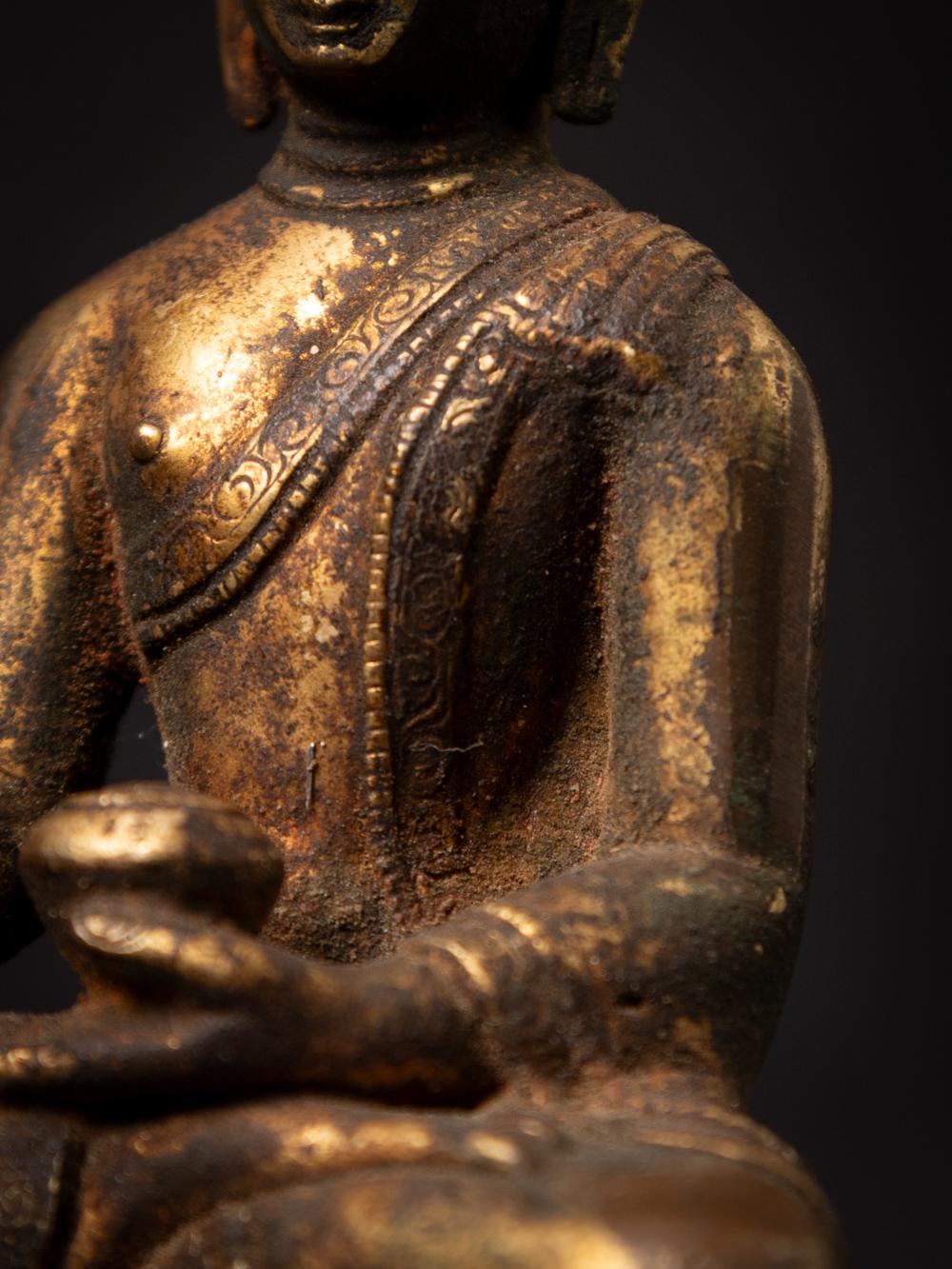 19th century antique bronze Nepali Buddha statue in Bhumisparsha Mudra For Sale 7
