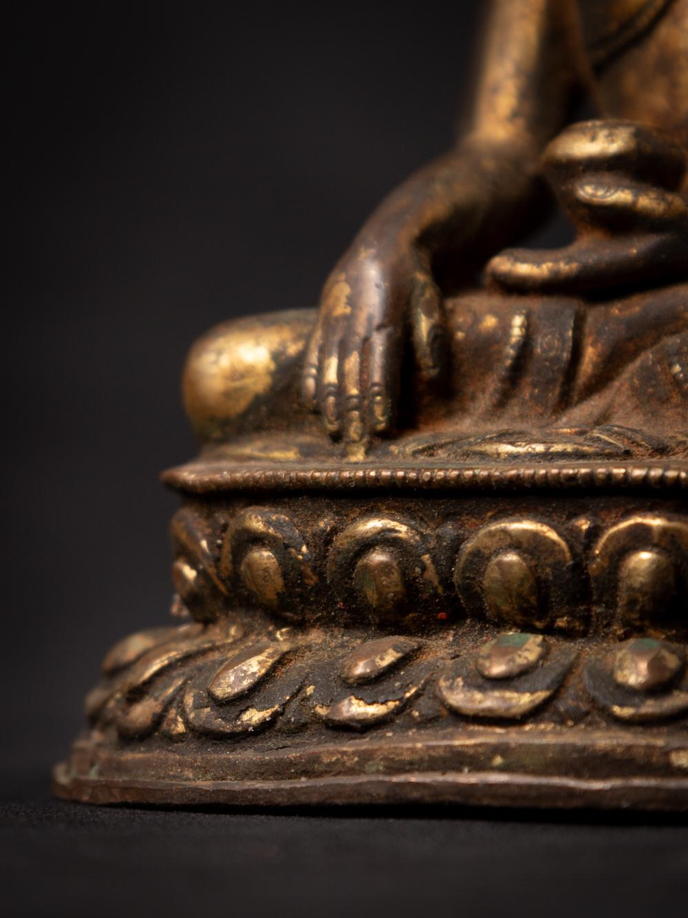 19th century antique bronze Nepali Buddha statue in Bhumisparsha Mudra For Sale 12