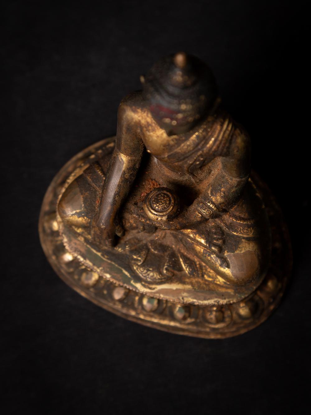 19th century antique bronze Nepali Buddha statue in Bhumisparsha Mudra For Sale 13