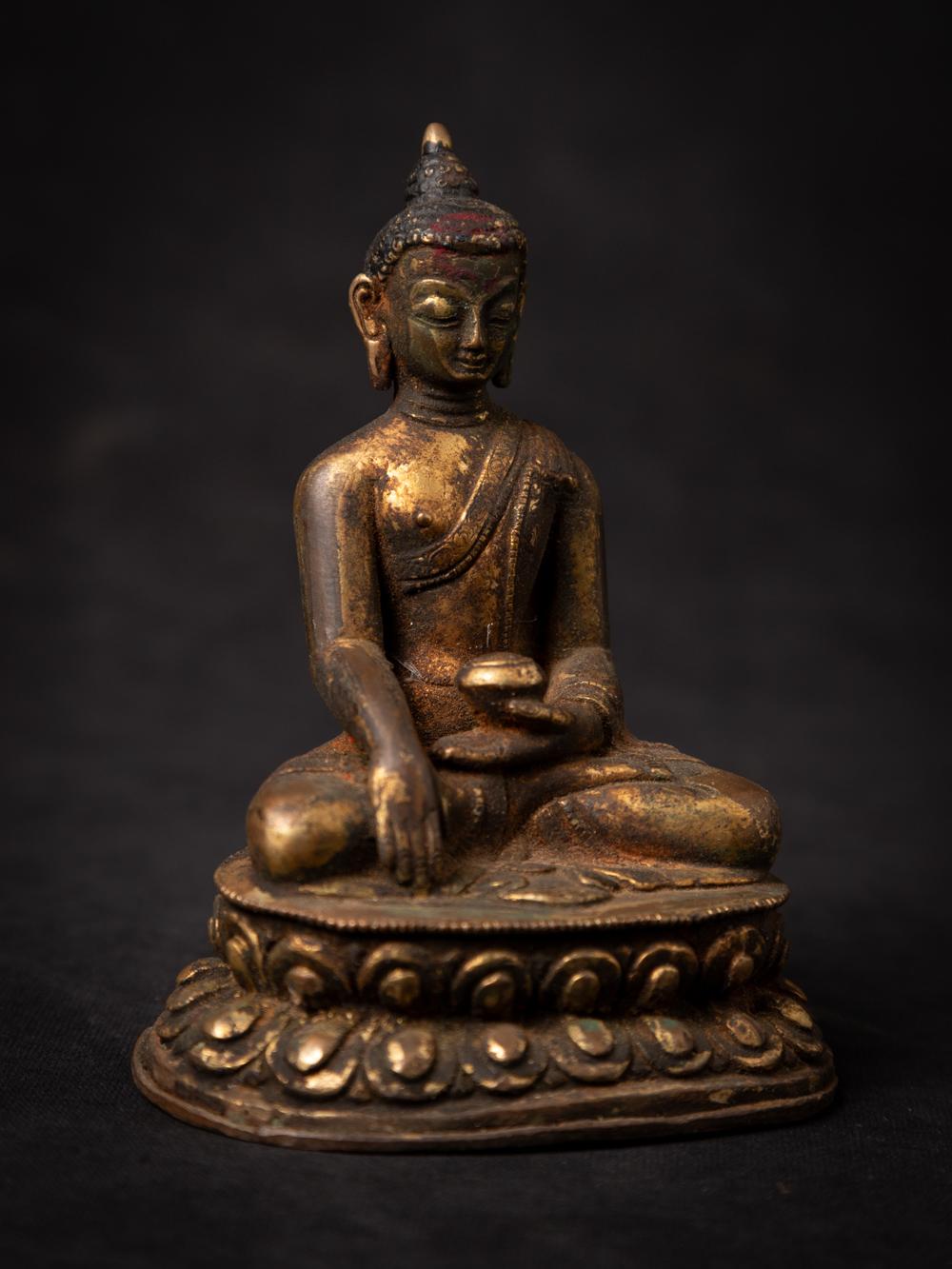 Nepalese 19th century antique bronze Nepali Buddha statue in Bhumisparsha Mudra For Sale