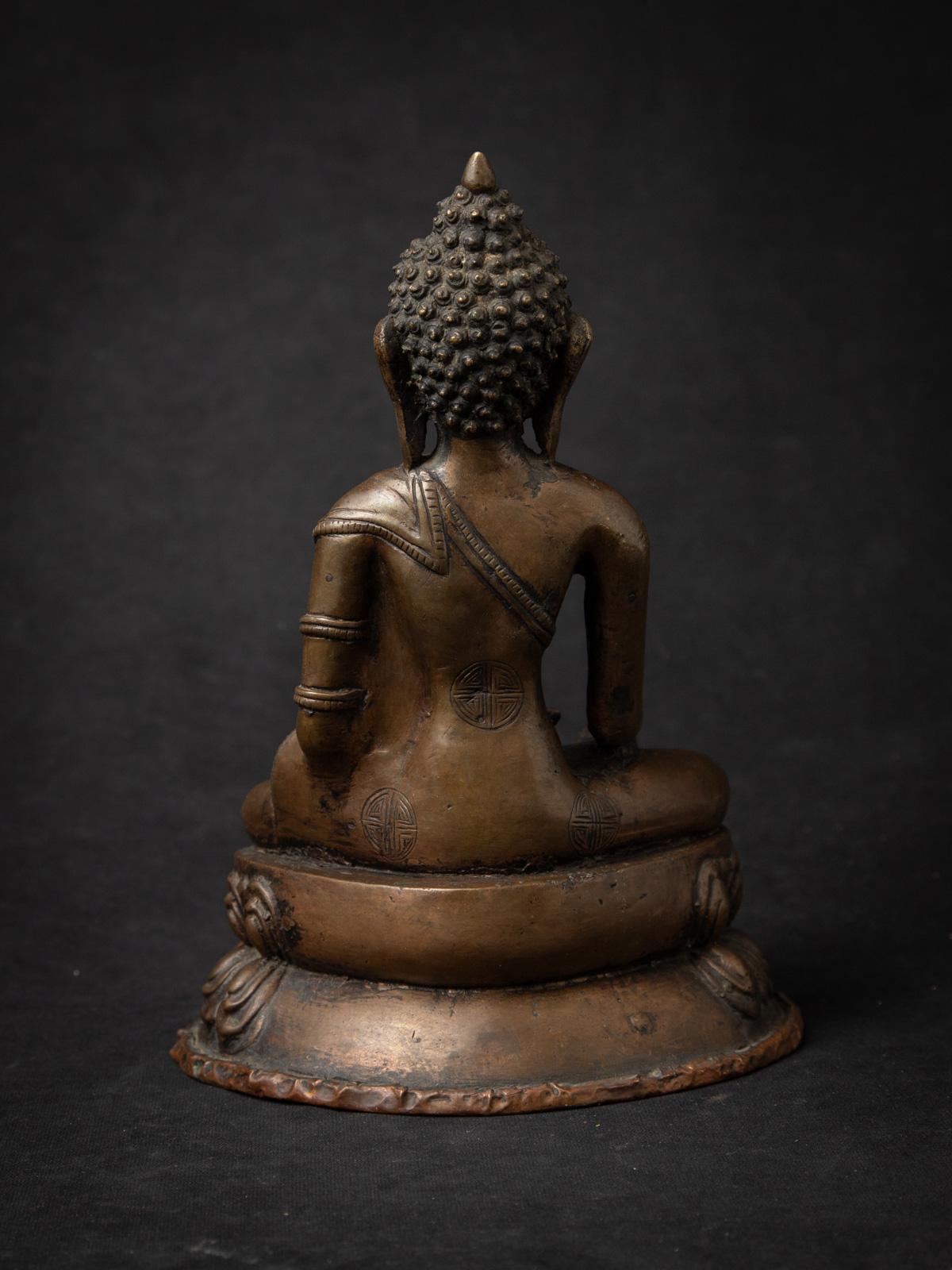 Statue de Bouddha népalais en bronze antique du 19e siècle en Bhumisparsha Mudra Bon état - En vente à DEVENTER, NL