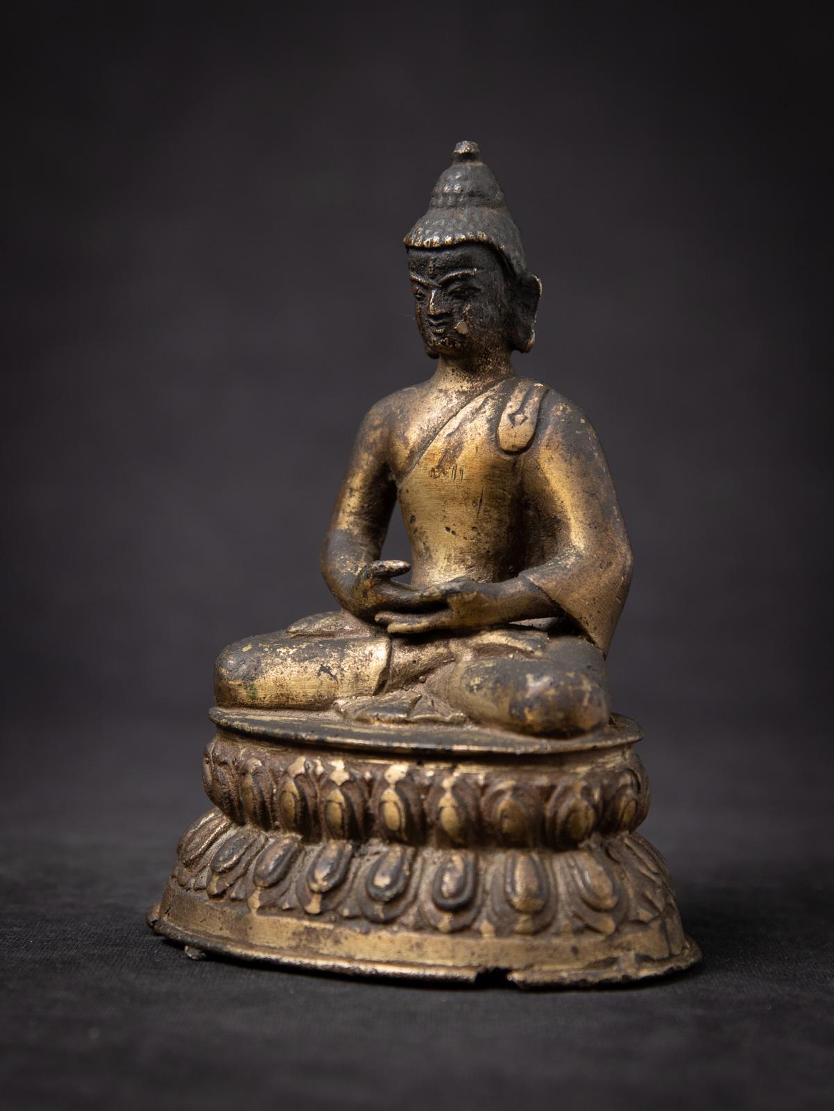 Bronzo Statua antica di Buddha nepalese in bronzo del XIX secolo con Bhumisparsha Mudra in vendita