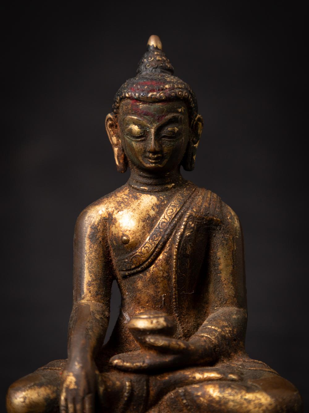 Bronze 19th century antique bronze Nepali Buddha statue in Bhumisparsha Mudra For Sale