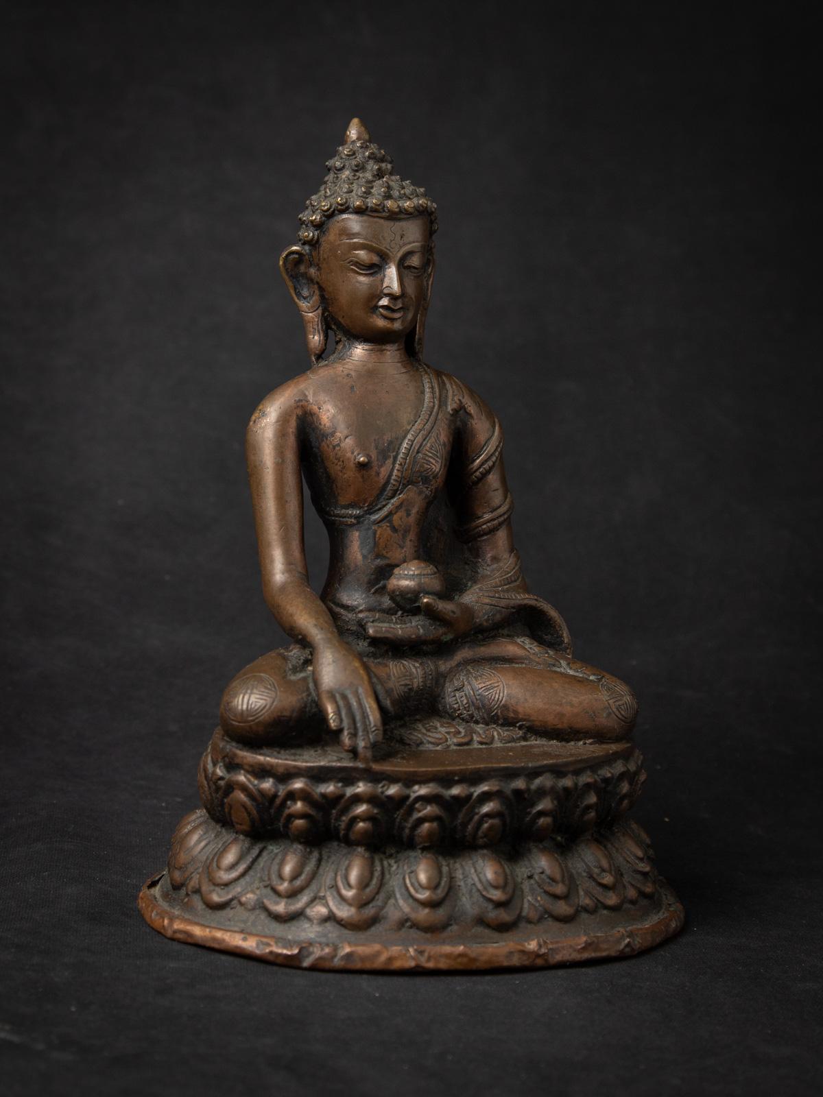 Bronze Statue de Bouddha népalais en bronze antique du 19e siècle en Bhumisparsha Mudra en vente