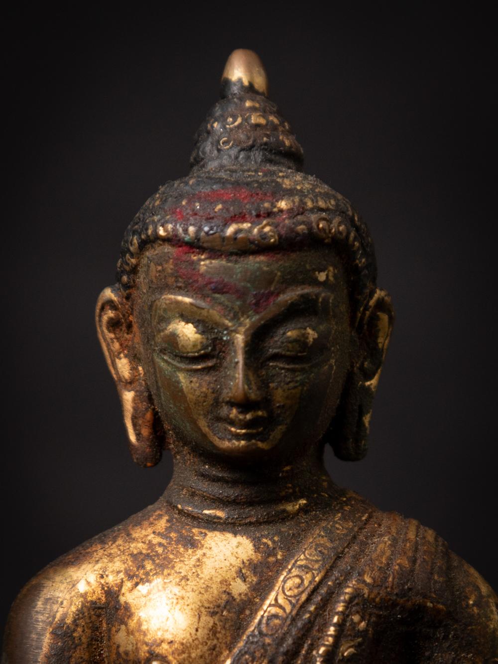 19th century antique bronze Nepali Buddha statue in Bhumisparsha Mudra For Sale 1