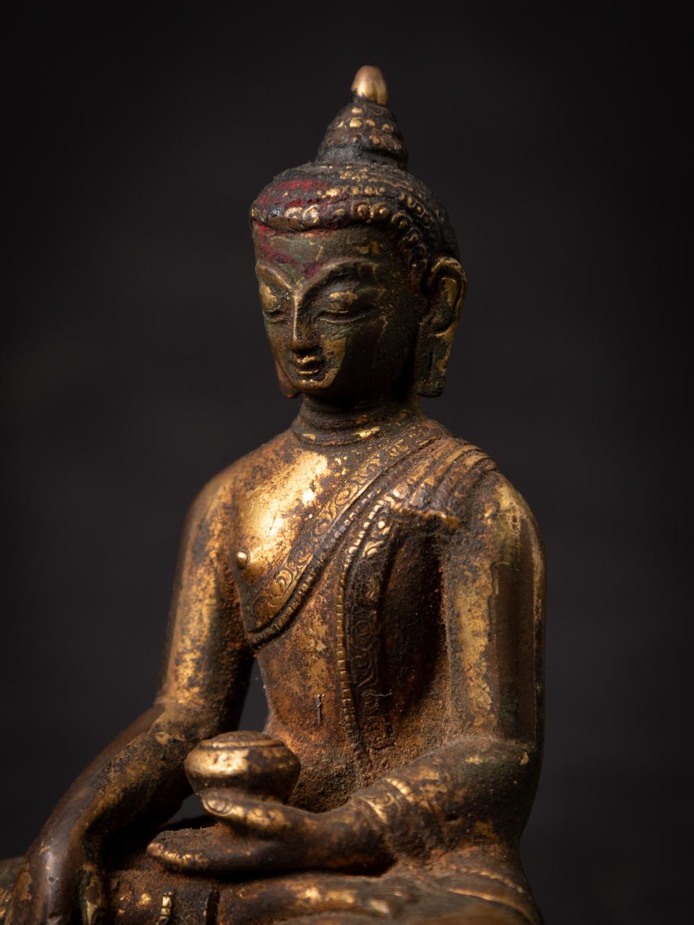 19th century antique bronze Nepali Buddha statue in Bhumisparsha Mudra For Sale 2
