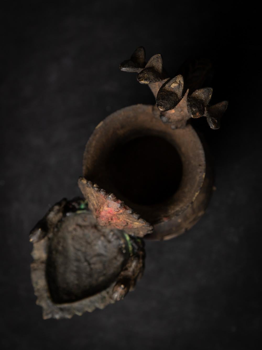 19th century antique bronze Nepali Oil lamp (Sukunda) with Ganesha figure 11
