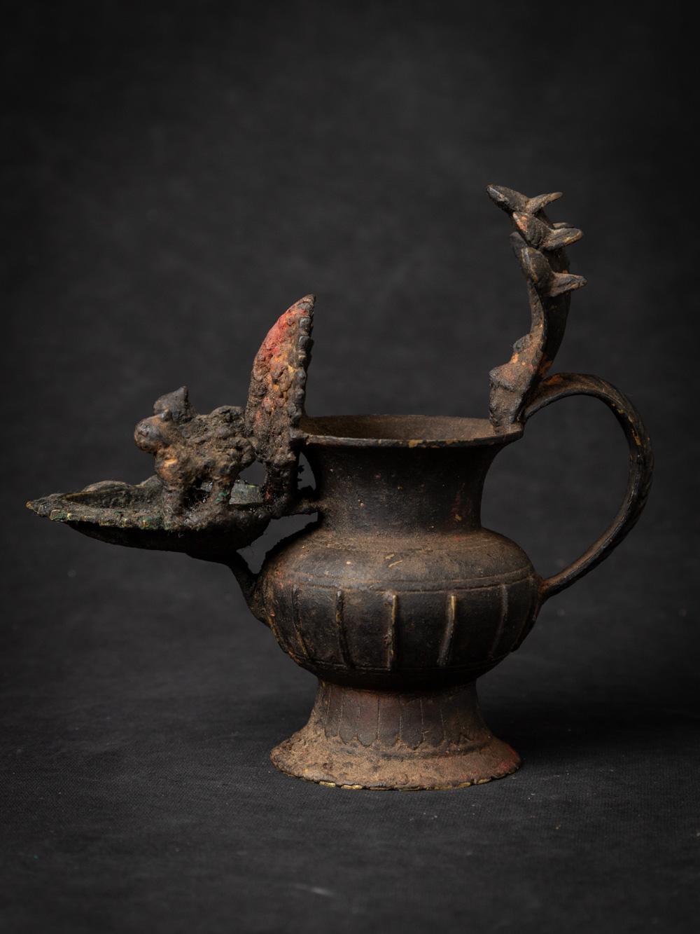 This bronze sculpture, originating from Nepal in the 19th century, is a unique and charming piece of art. Standing at a height of 16 cm and featuring dimensions of 7 cm in width and 17.5 cm in depth, it offers a compact yet captivating