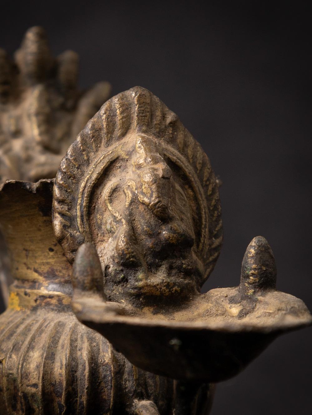 Bronze Lampe à huile népalaise en bronze du 19ème siècle avec figure de Ganesha - OriginalBuddhas