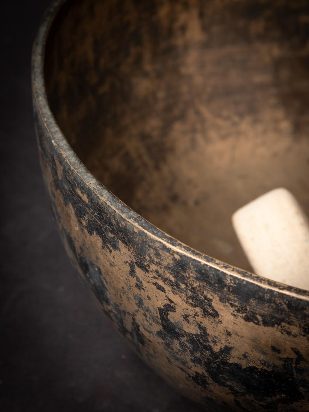 This Antique bronze Nepali Singing Bowl originates from Nepal and dates back to the 19th century. Crafted from bronze, it showcases the rich cultural heritage of Nepal. The bowl stands at a height of 16,8 cm with a diameter of 39 cm, making it a