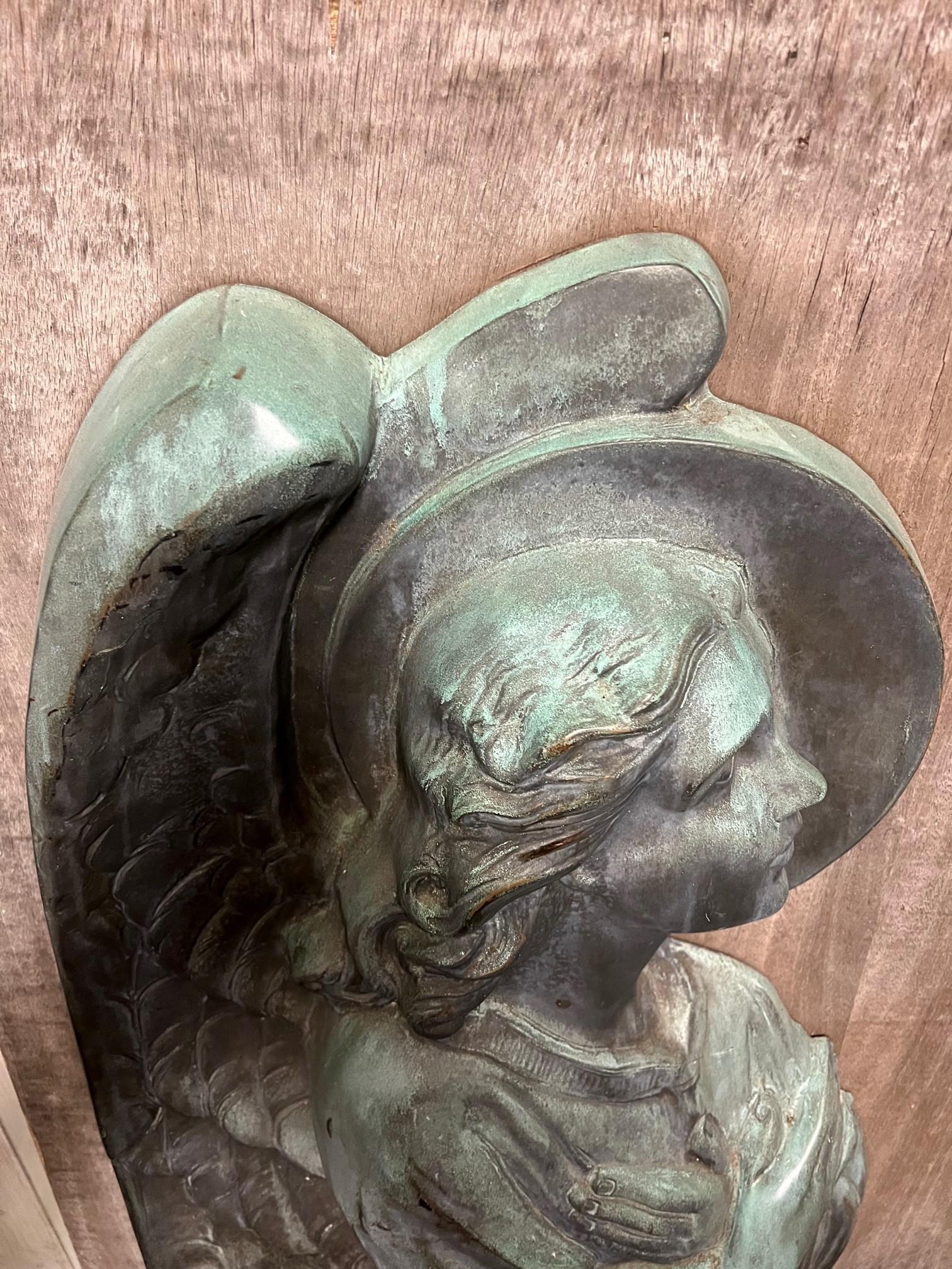 Arms d'anges priant croisés en bronze ancien du 19ème siècle en vente 3