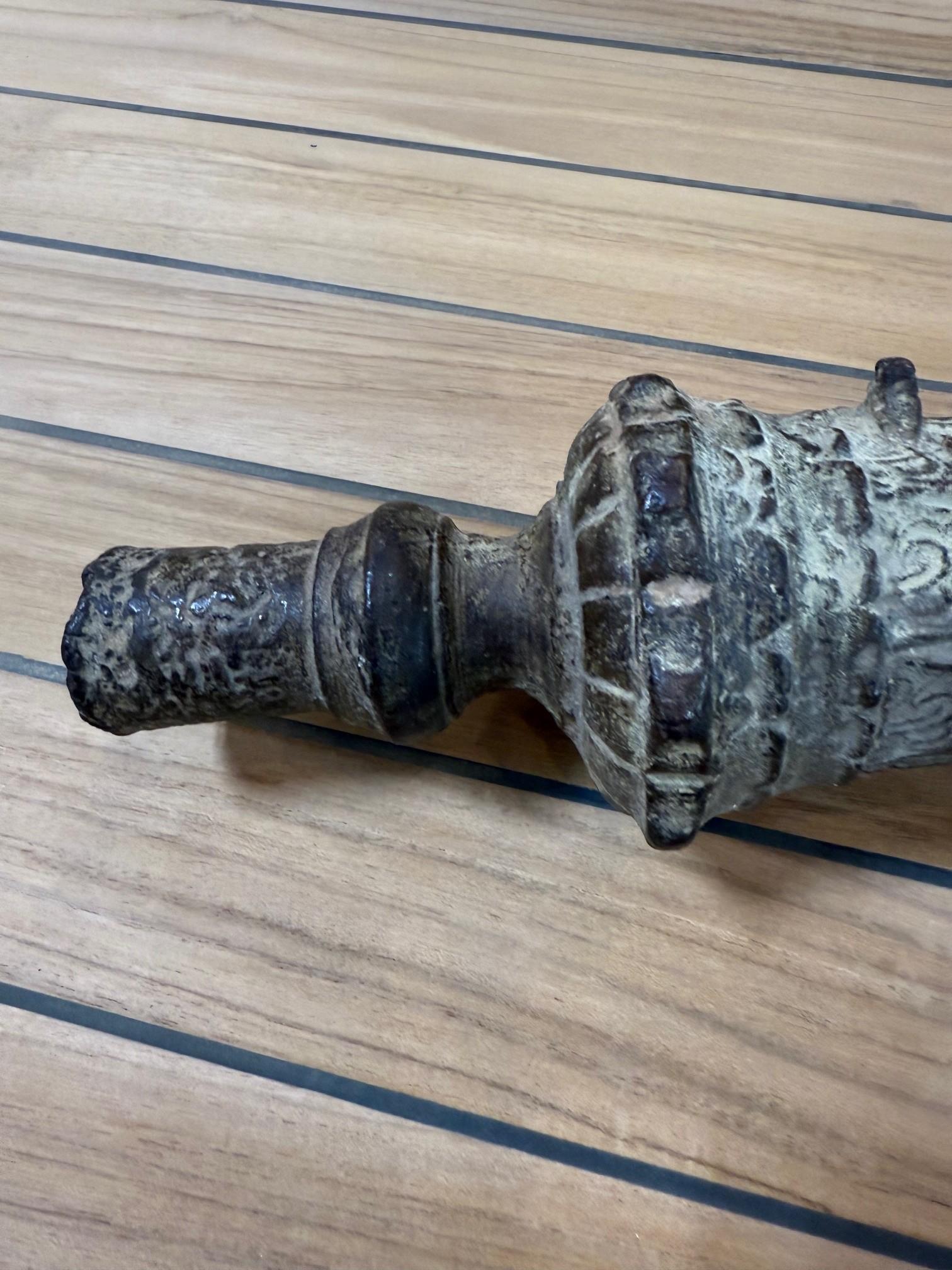 Canon de Lantaka malais pivotant en bronze ancien du 19e siècle avec monture à étrier en vente 14