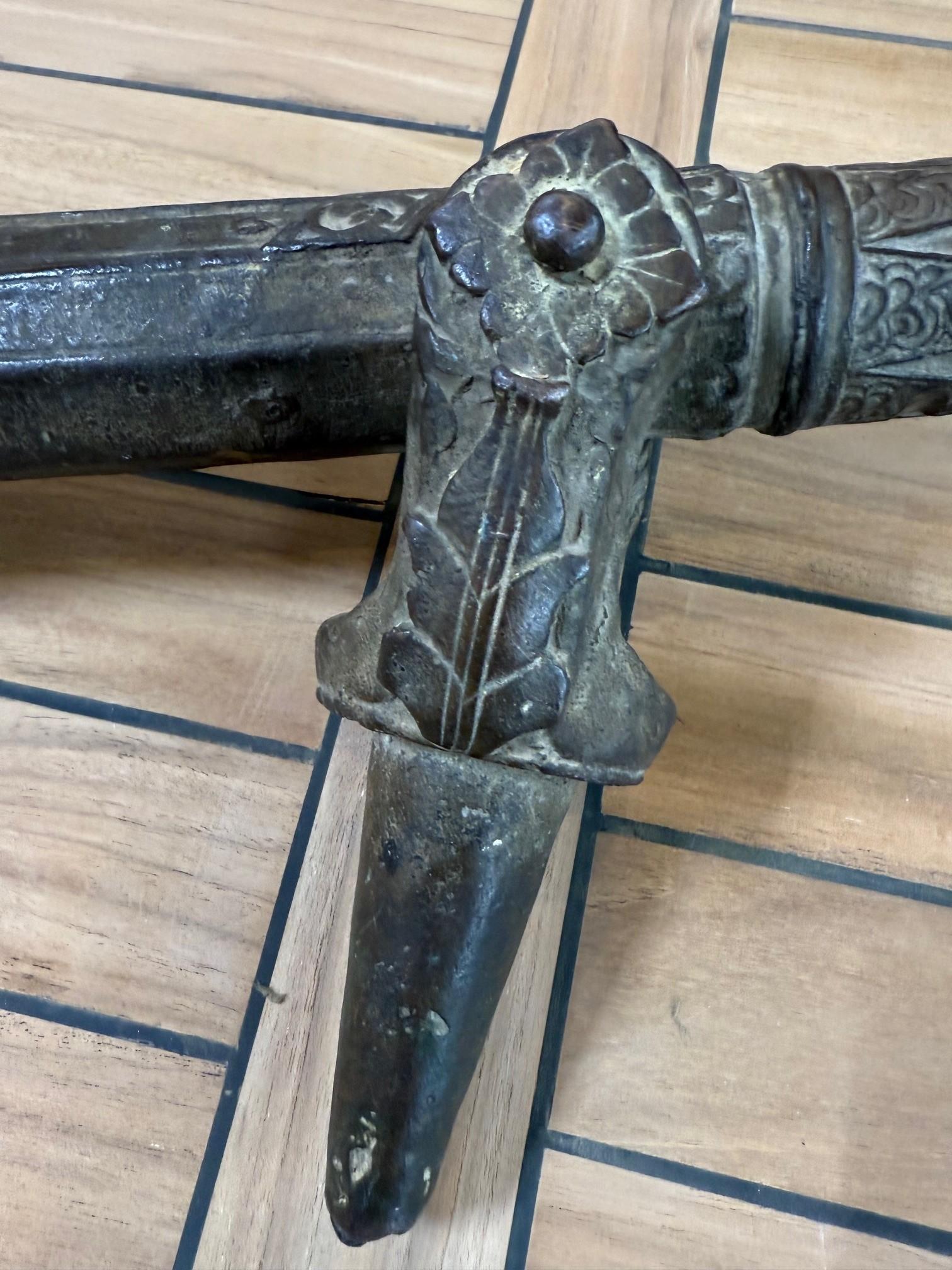 Asiatique Canon de Lantaka malais pivotant en bronze ancien du 19e siècle avec monture à étrier en vente