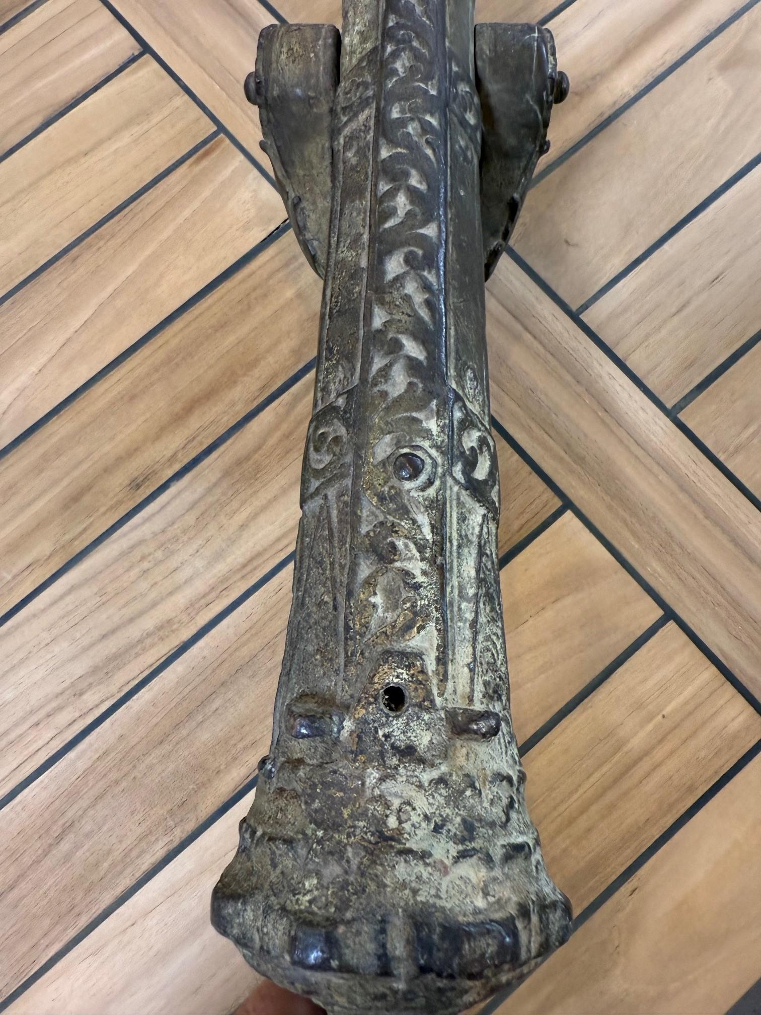 Canon de Lantaka malais pivotant en bronze ancien du 19e siècle avec monture à étrier en vente 3