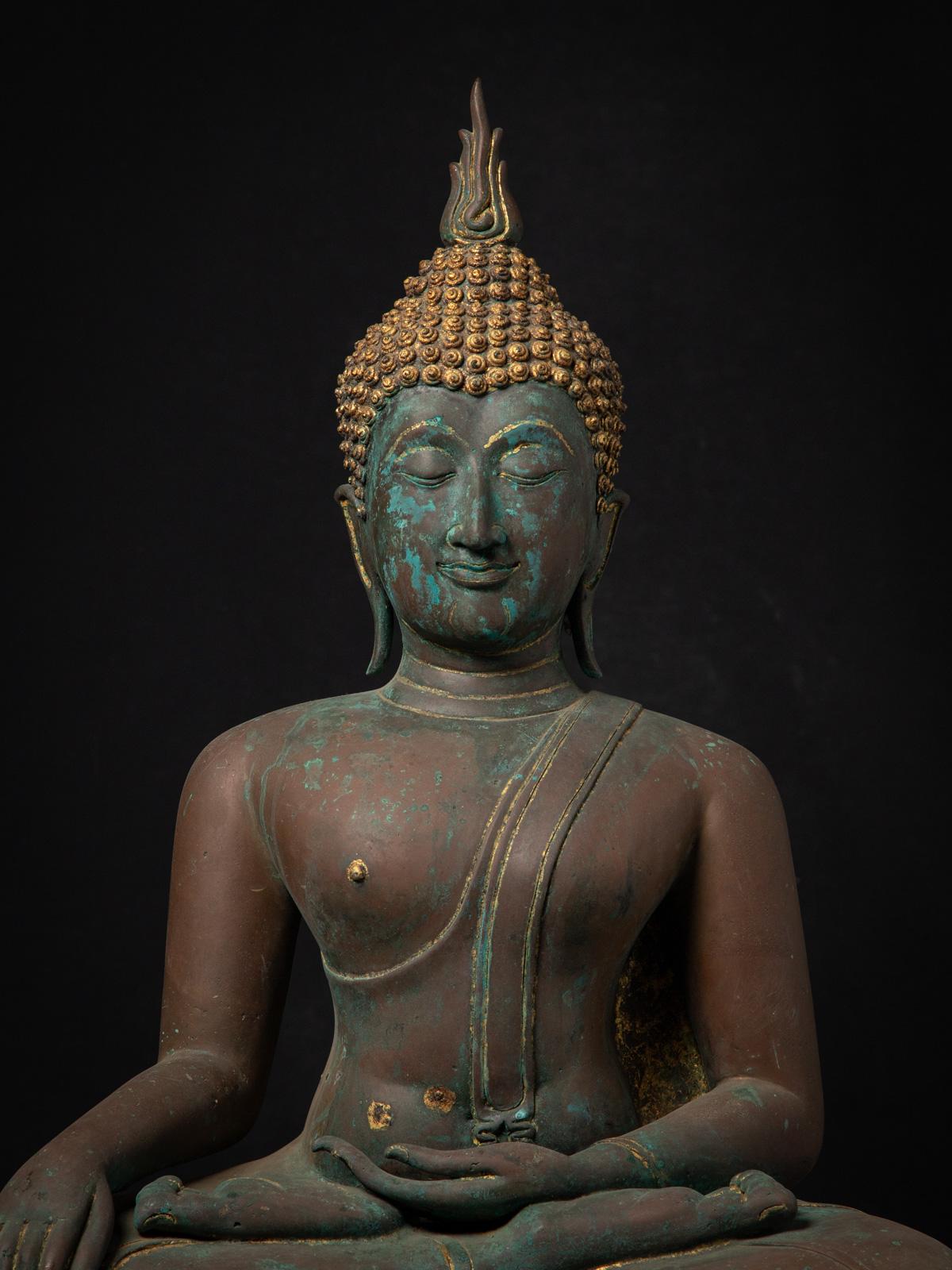 19th century Antique bronze Thai Sukhothai Buddha statue in Bhumisparsha Mudra In Good Condition For Sale In DEVENTER, NL