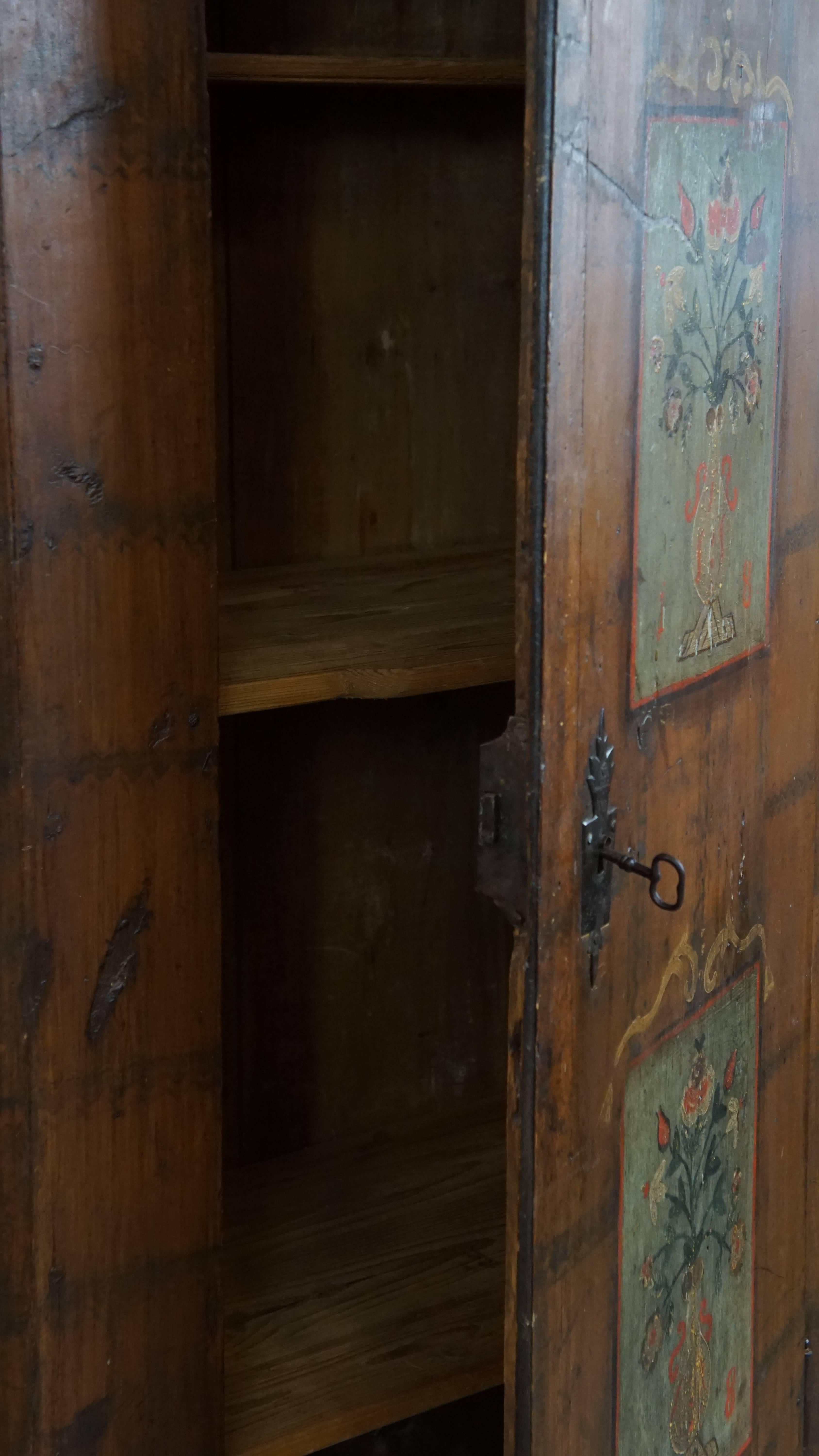 Antikes Buffet/Hochzeitsschrank mit einer Tür aus dem 19. im Angebot 5