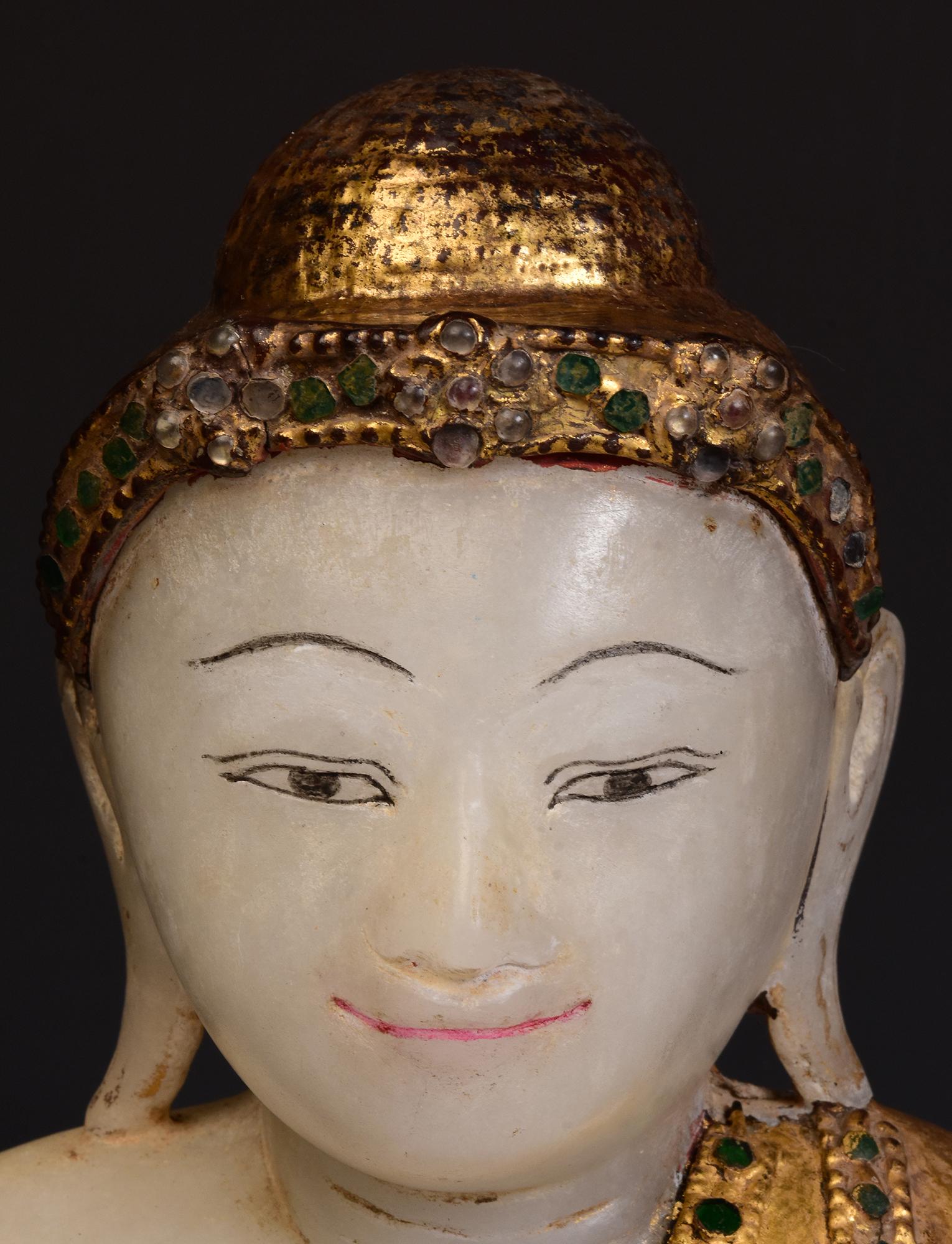 19th Century, Antique Burmese Alabaster Marble Buddha with Original Inlay Glass In Good Condition For Sale In Sampantawong, TH