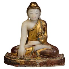 Bouddha birman ancien du 19ème siècle en marbre d'albâtre avec verre incrusté d'origine