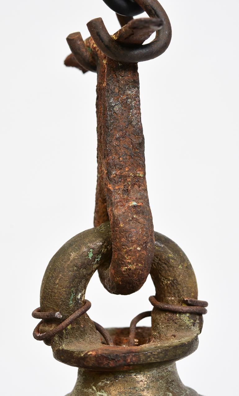 Birman Chandelier birman ancien du 19ème siècle en bronze avec support en vente
