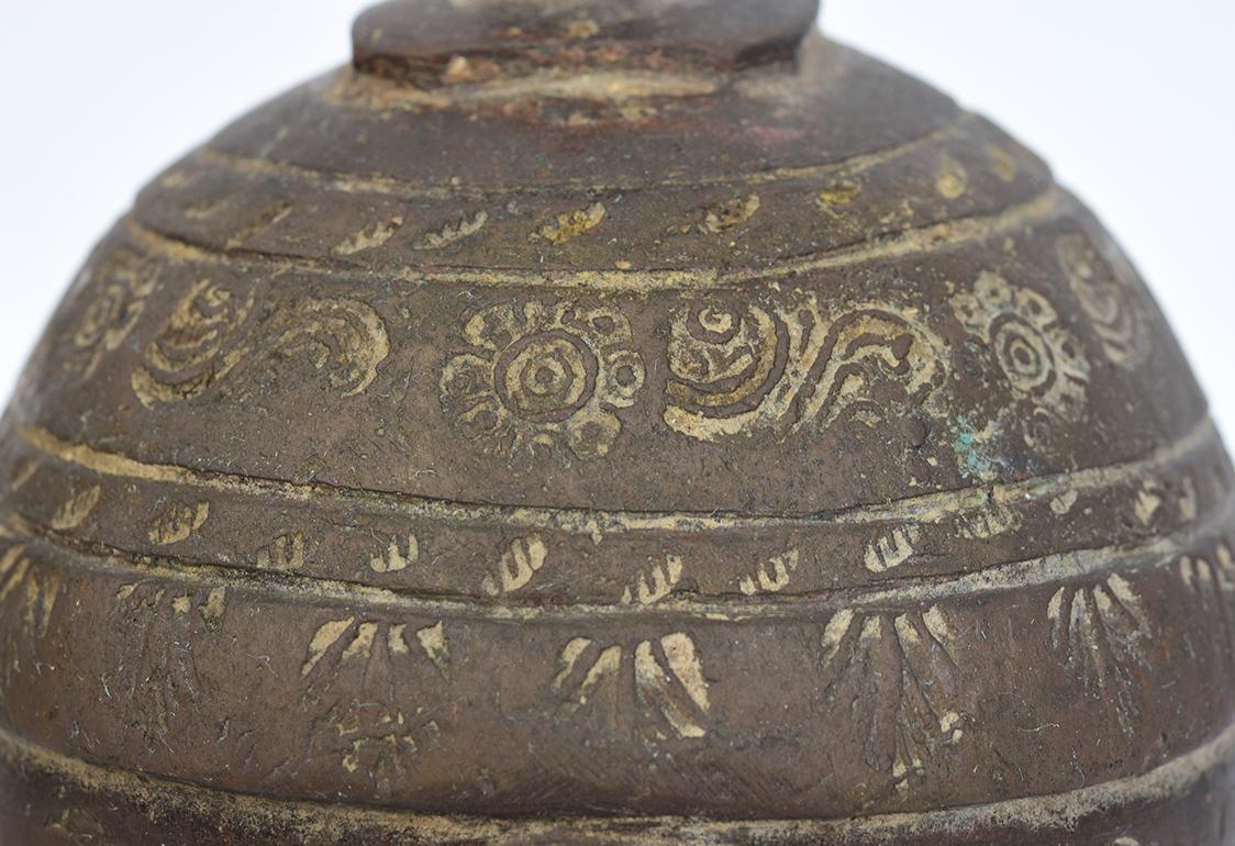Antike burmesische Bronze-Elefantenglocke mit Ständer aus dem 19. Jahrhundert (Handgeschnitzt) im Angebot