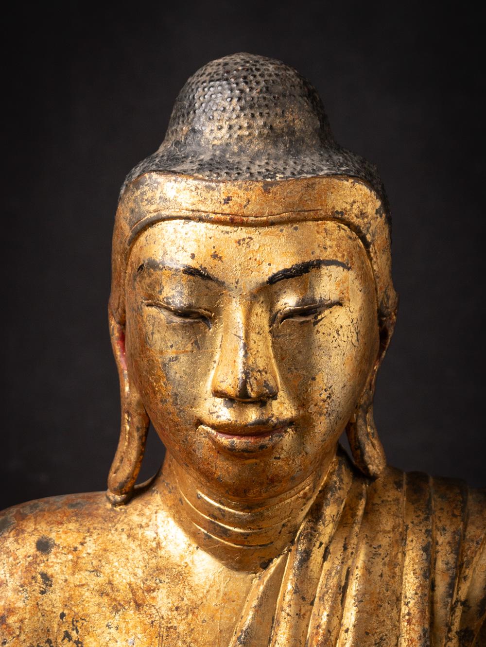 19th century Antique Burmese bronze Mandalay Buddha statue from Burma In Good Condition For Sale In DEVENTER, NL