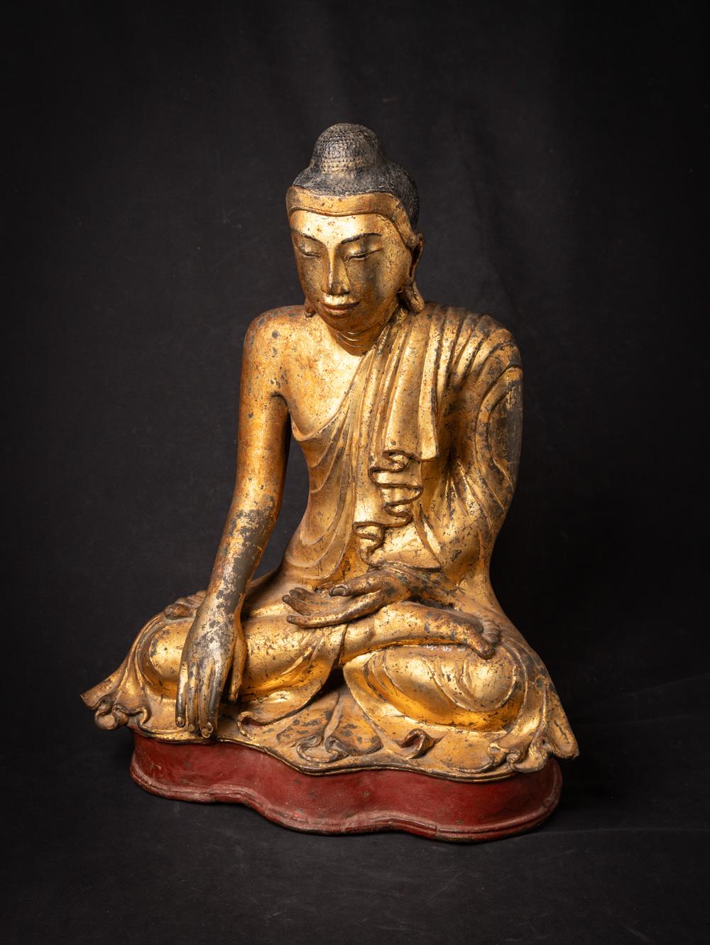 19th century Antique Burmese bronze Mandalay Buddha statue from Burma For Sale 4