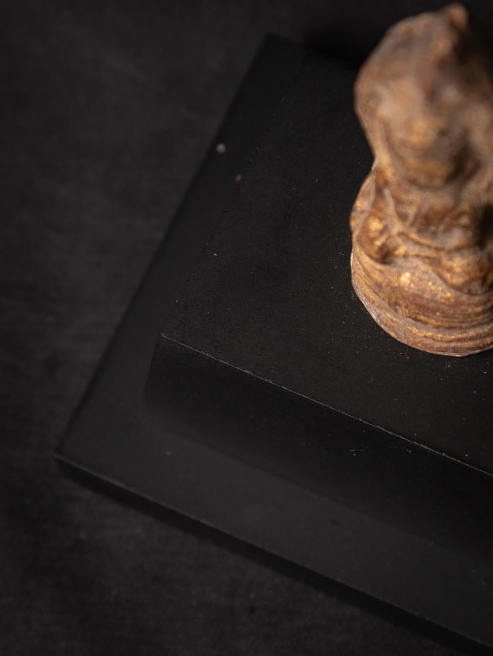 19th century Antique Burmese Buddha amulet from Burma For Sale 6