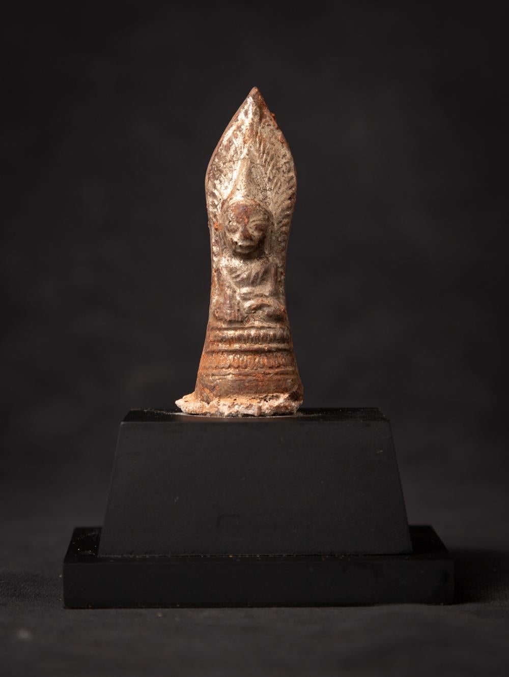 Material: Terracotta
12,2 cm high
The base is 9,2 cm wide and 7,2 cm deep
The amulet itself (without the base) is 7,8 cm high
Shan (Tai Yai) style
Bhumisparsha mudra
19th century
Weight: 165 grams
Originating from Burma
Nr: AML-06