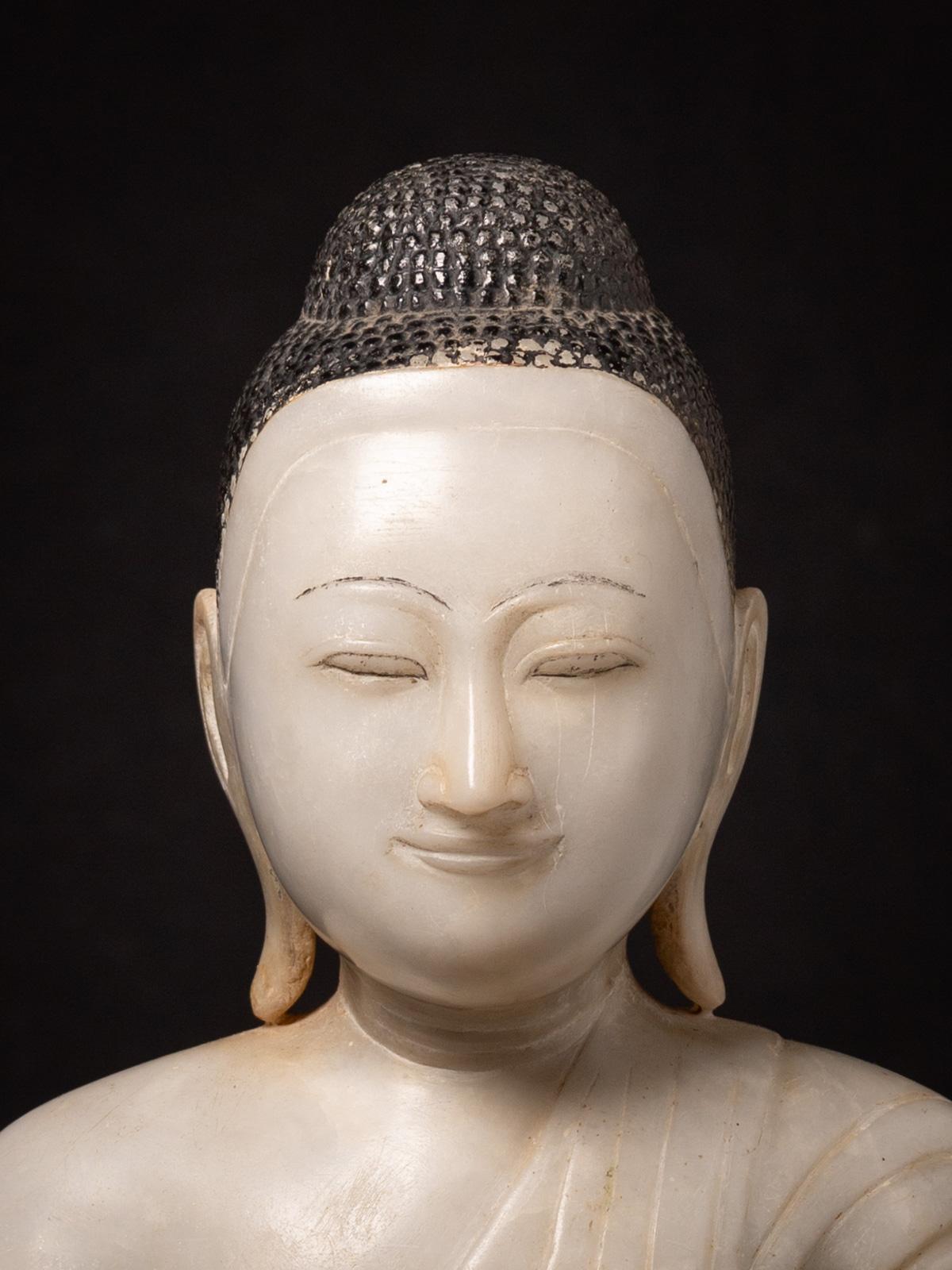 Birman statue de Bouddha Mandalay en marbre birman ancien du 19ème siècle en vente