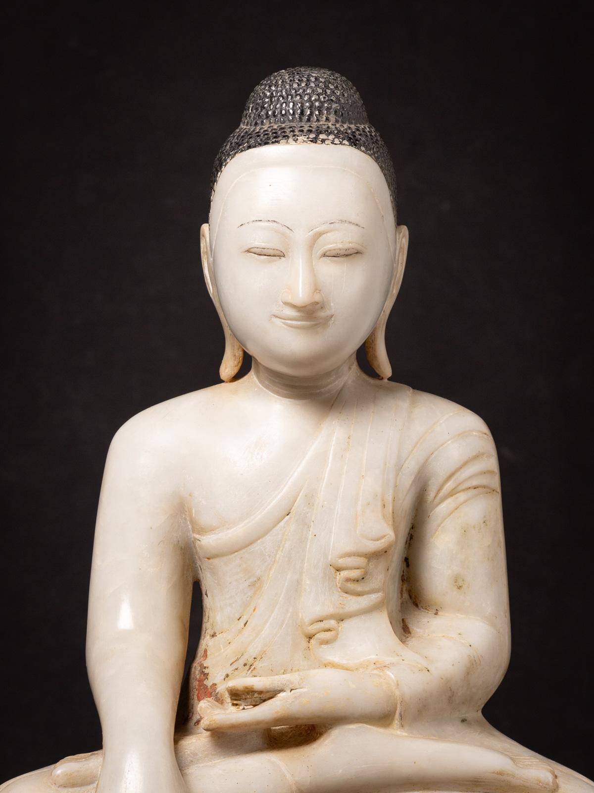 XIXe siècle statue de Bouddha Mandalay en marbre birman ancien du 19ème siècle en vente