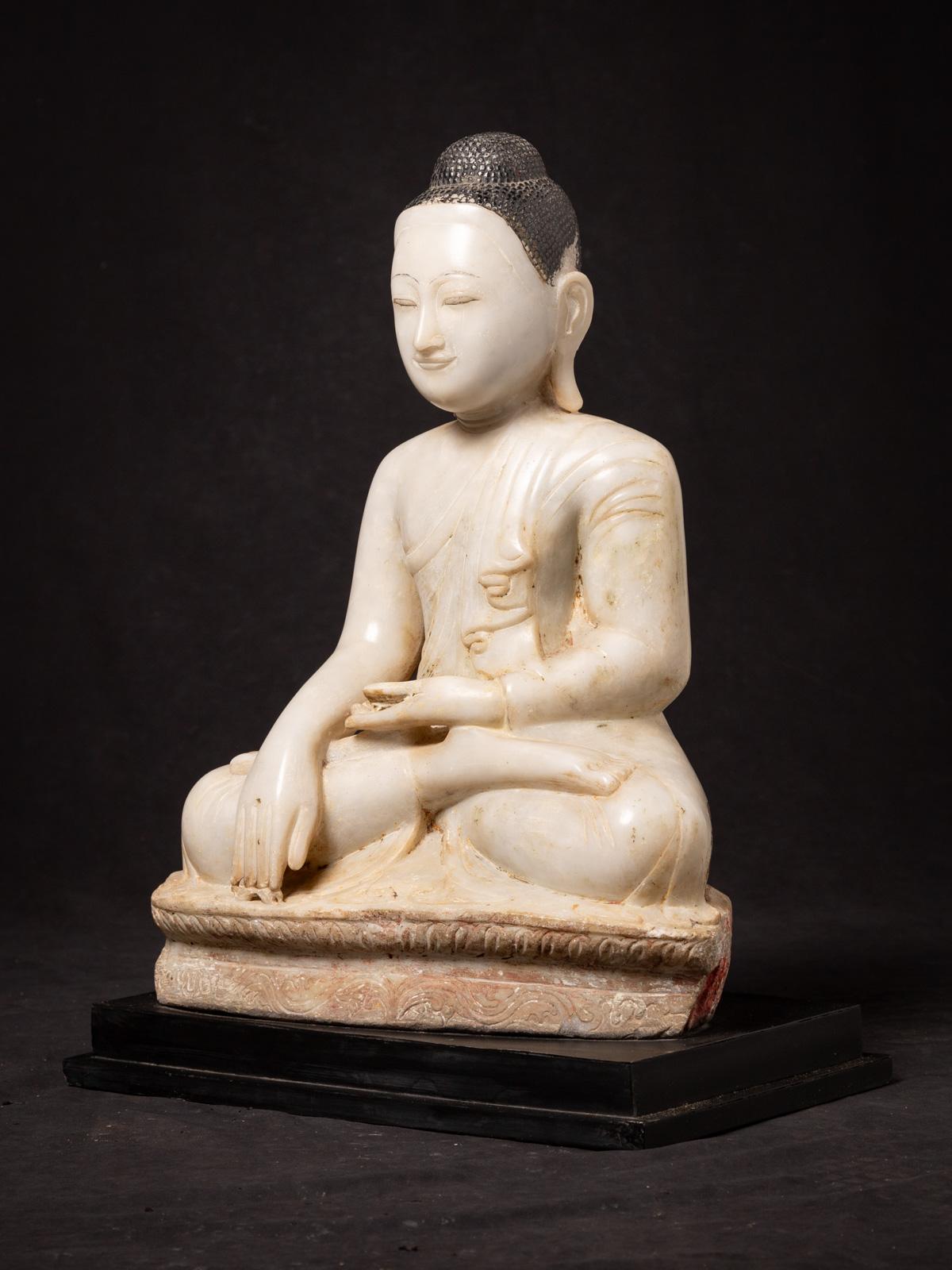 Marbre statue de Bouddha Mandalay en marbre birman ancien du 19ème siècle en vente