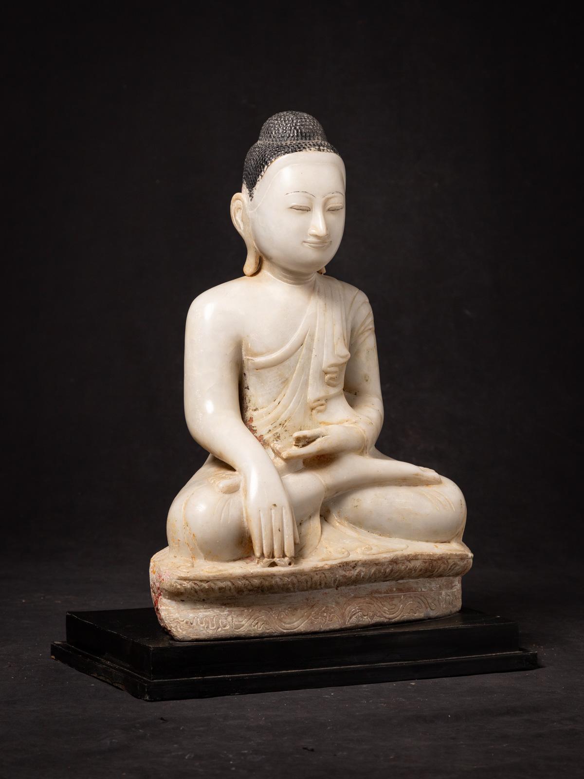 statue de Bouddha Mandalay en marbre birman ancien du 19ème siècle en vente 1