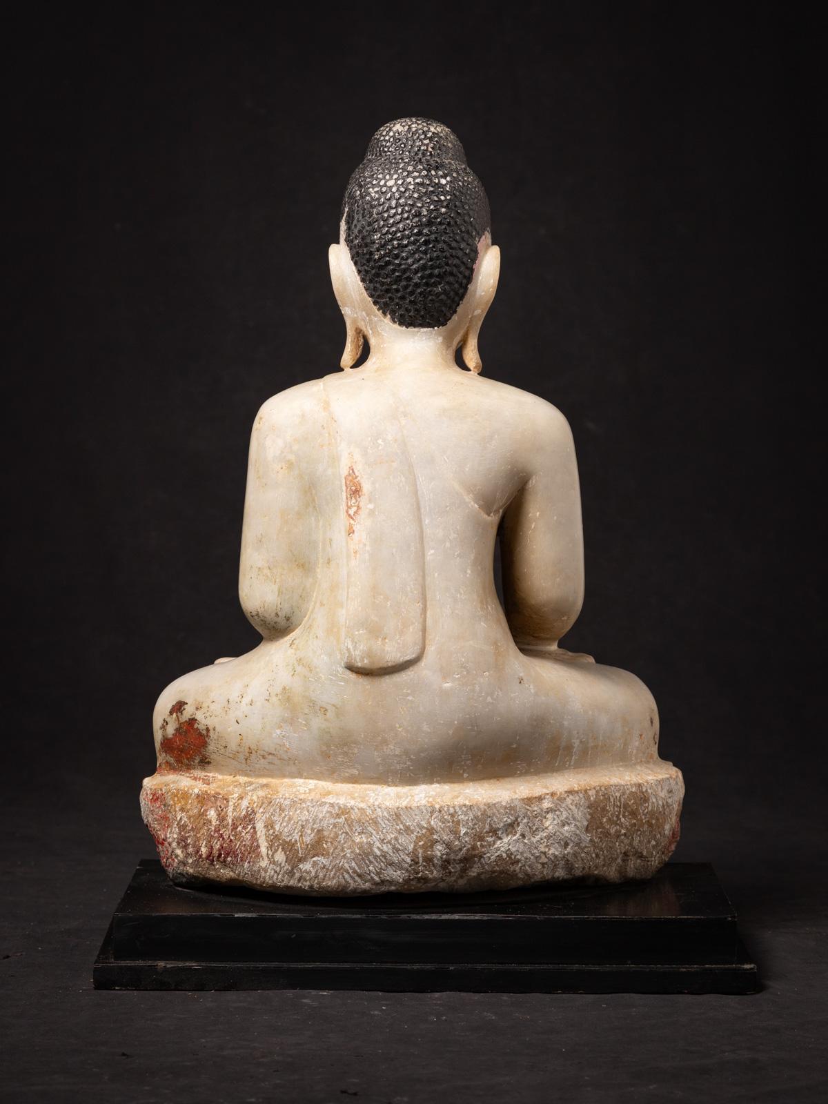 statue de Bouddha Mandalay en marbre birman ancien du 19ème siècle en vente 3