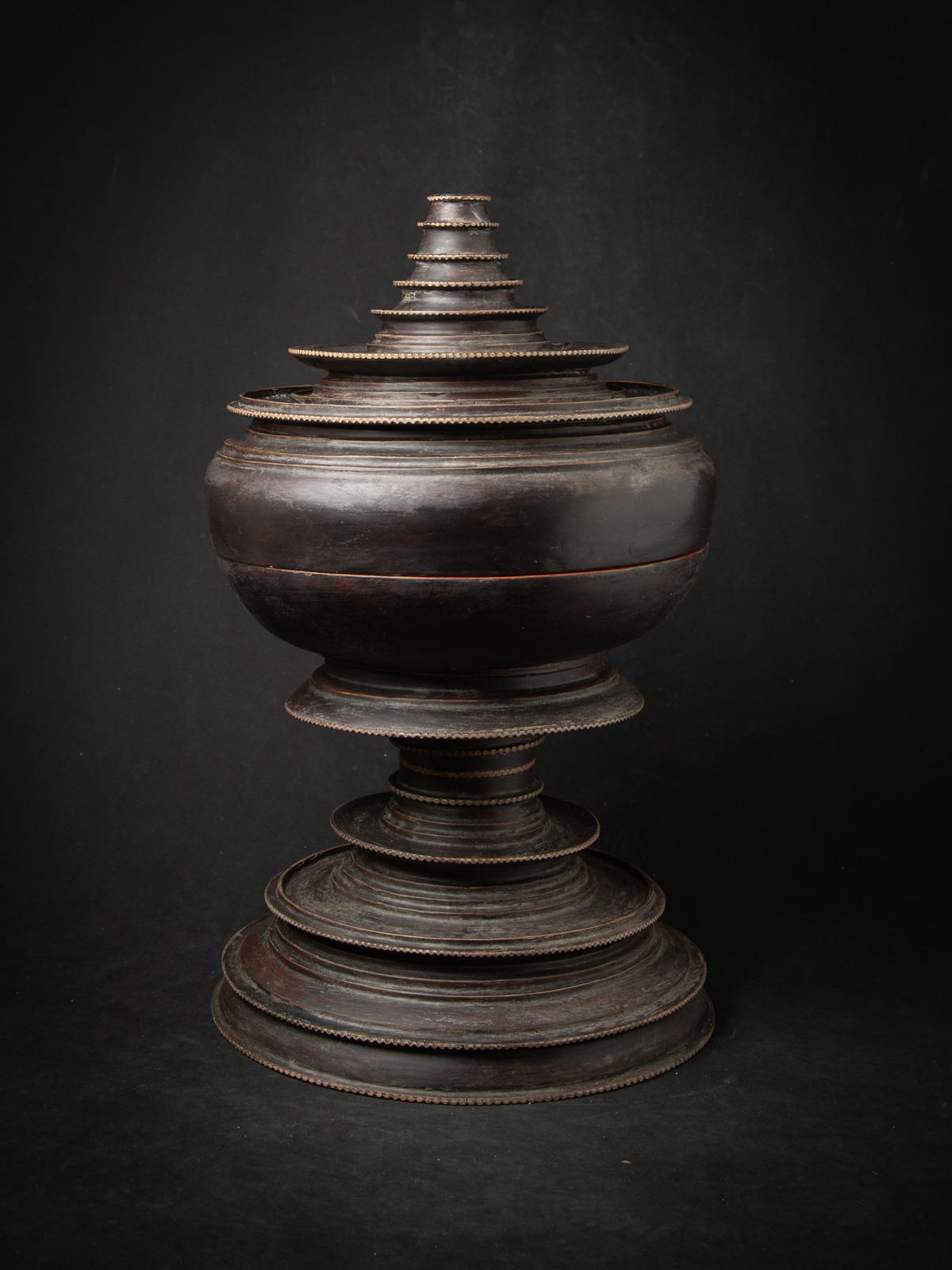 Birmano Antico vaso d'offerta birmano del XIX secolo in vendita