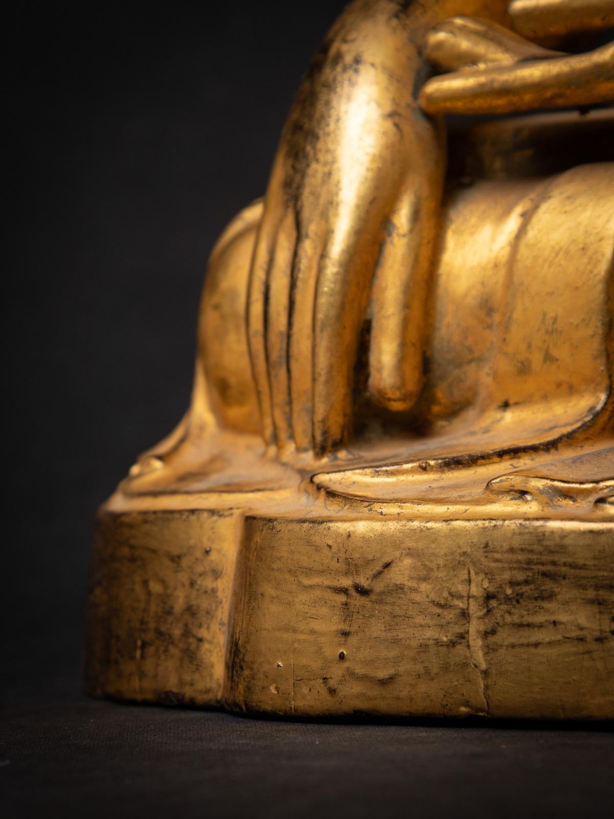 Antike burmesische Mandalay-Buddha-Statue aus Holz aus dem 19. Jahrhundert aus Burma im Zustand „Gut“ im Angebot in DEVENTER, NL