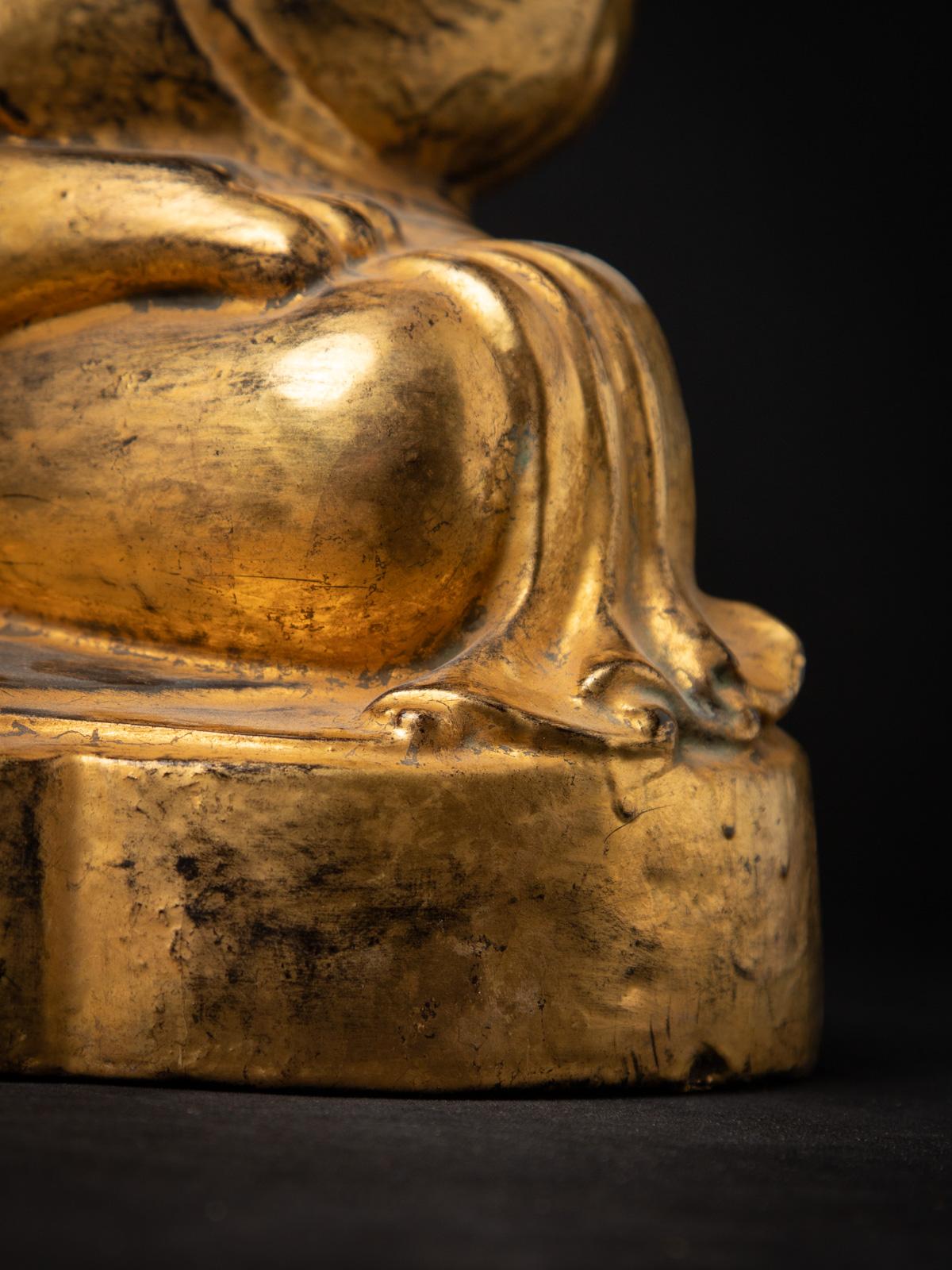 Antike burmesische Mandalay-Buddha-Statue aus Holz aus dem 19. Jahrhundert aus Burma im Angebot 1