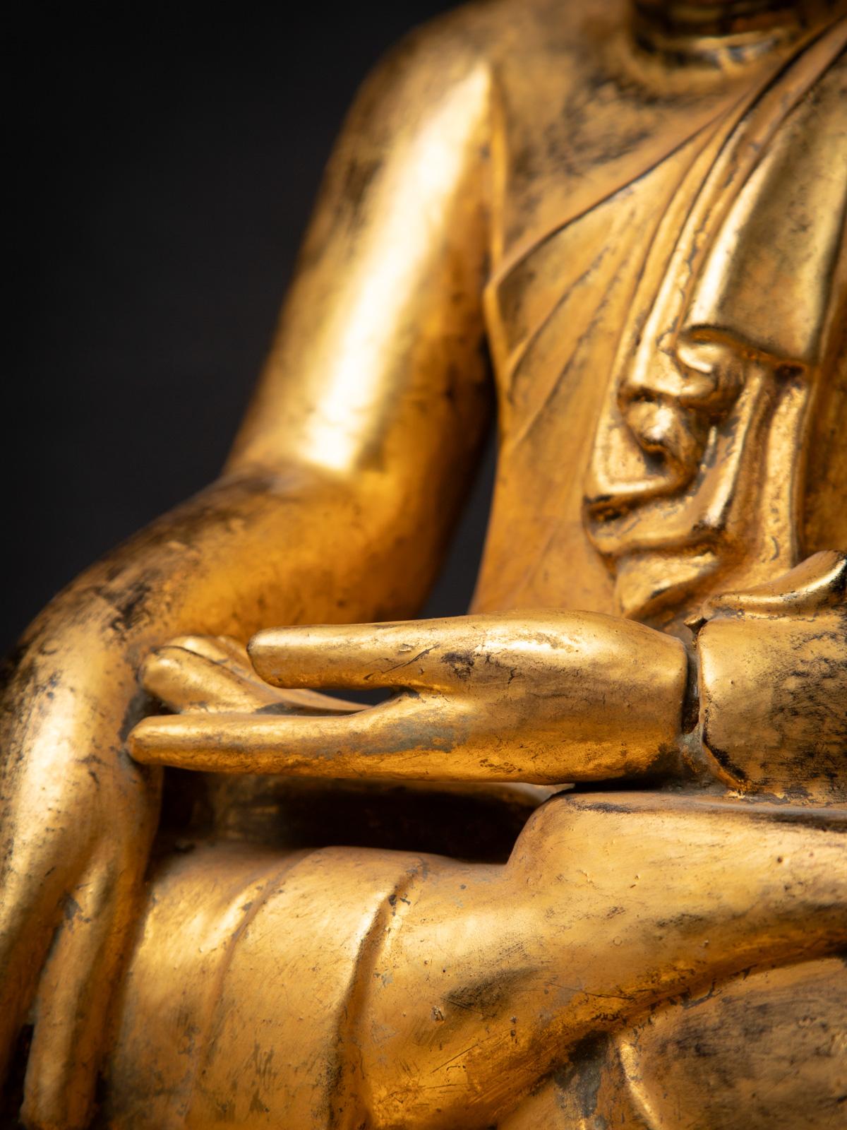 Antike burmesische Mandalay-Buddha-Statue aus Holz aus dem 19. Jahrhundert aus Burma im Angebot 3
