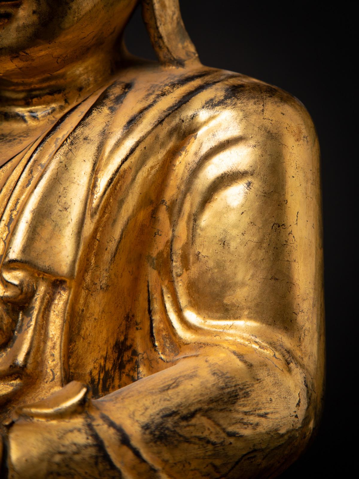 Antike burmesische Mandalay-Buddha-Statue aus Holz aus dem 19. Jahrhundert aus Burma im Angebot 4