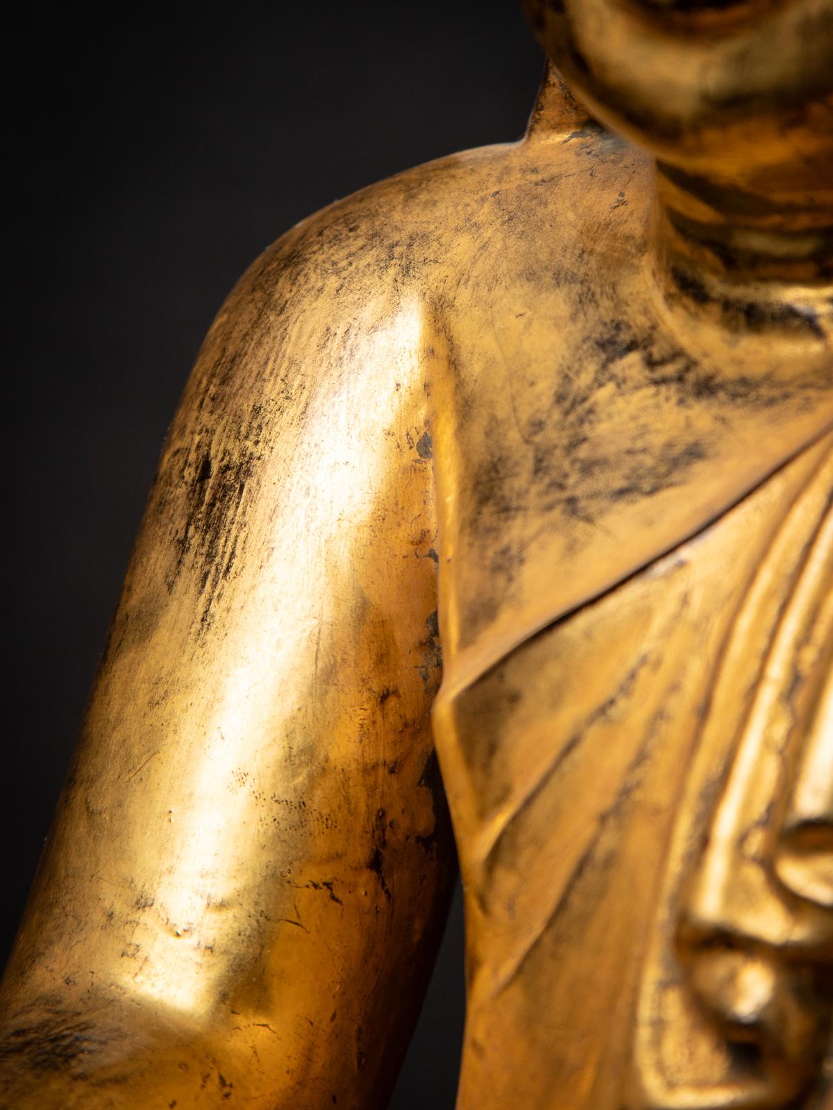 Antike burmesische Mandalay-Buddha-Statue aus Holz aus dem 19. Jahrhundert aus Burma im Angebot 5
