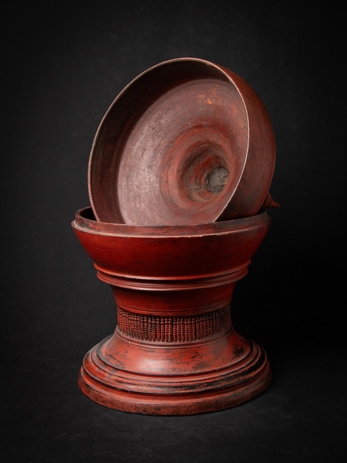 19th century Antique Burmese wooden offering vessel from Burma In Good Condition For Sale In DEVENTER, NL