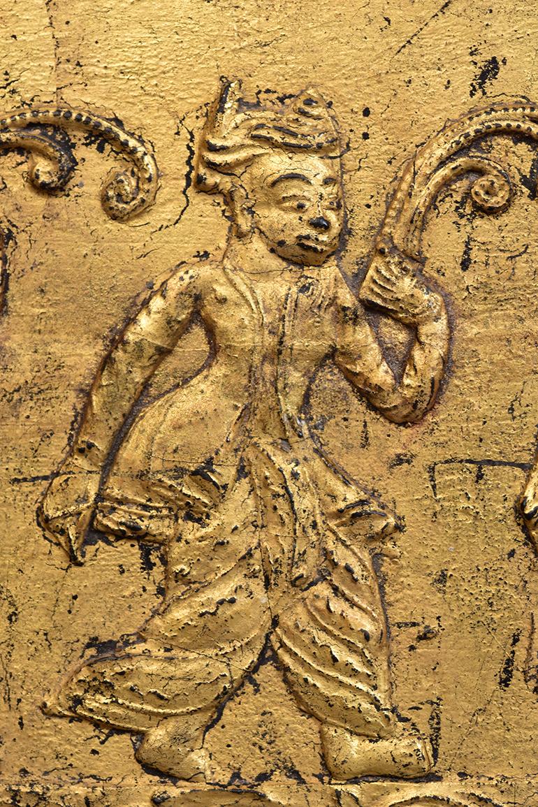 19th Century, Mandalay, Antique Burmese Wood Carving Panel In Good Condition For Sale In Sampantawong, TH