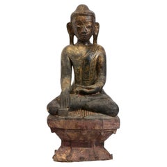 XIXe siècle, Ancien bouddha assis en bois birman